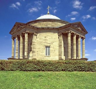 Außenansicht der Grabkapelle auf dem Württemberg