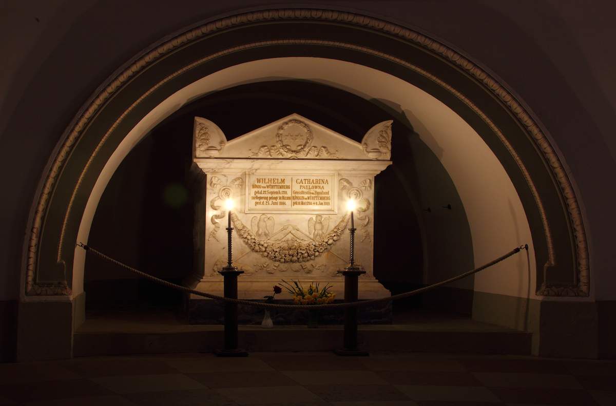 Sarkophag der Königin Katharina und König Wilhelms I. in der Gruft der Grabkapelle auf dem Württemberg