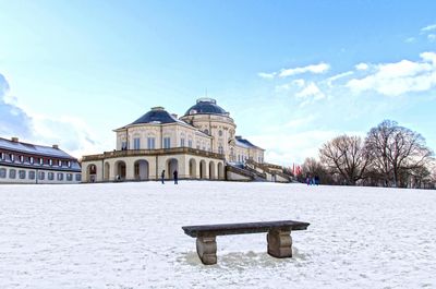 Schloss Solitude, Aussen, Im Winter mit Schnee bedeckt