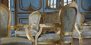Stühle in Schloss Solitude