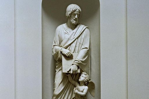 Statue des Evangelisten Matthäus in der Grabkapelle auf dem Württemberg